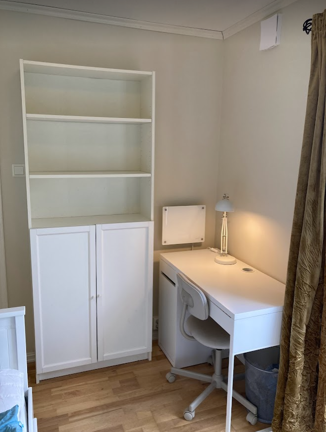 UTLEID/Taken: : ca 8 m2, . The room is furnished with bed as seen in photo plus wardrobe, bookshelf and workdesk. Galleribilde
