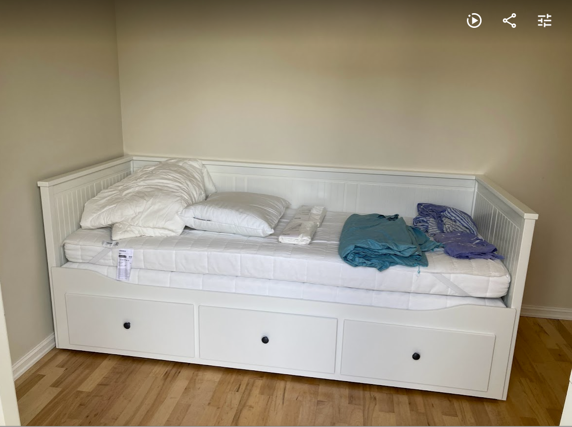 UTLEID/Taken: : ca 8 m2, . The room is furnished with bed as seen in photo plus wardrobe, bookshelf and workdesk. Galleribilde