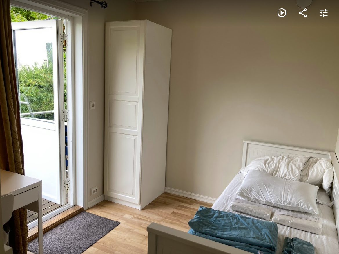 UTLEID/Taken: : ca 8 m2, . The room is furnished with bed as seen in photo plus wardrobe, bookshelf and workdesk. Galleribilde