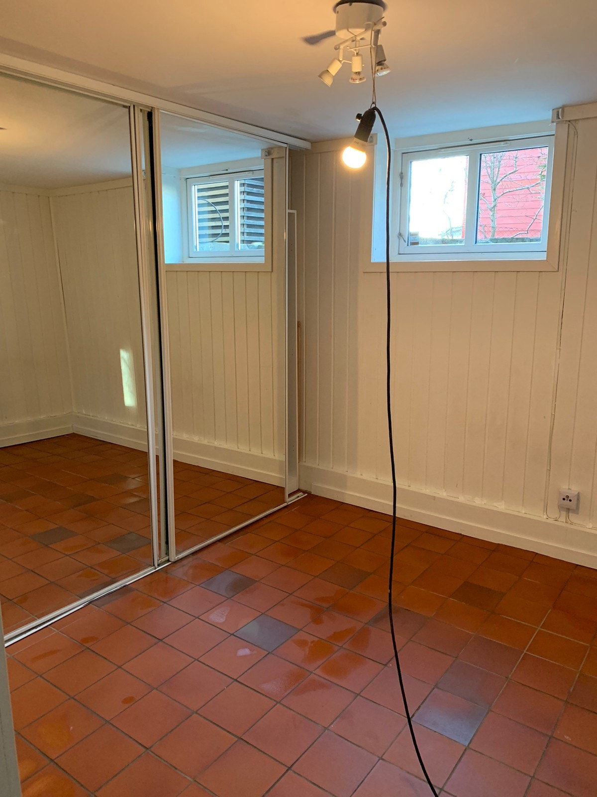 Soverom med skyvedørsgarderobe 10m2 Galleribilde