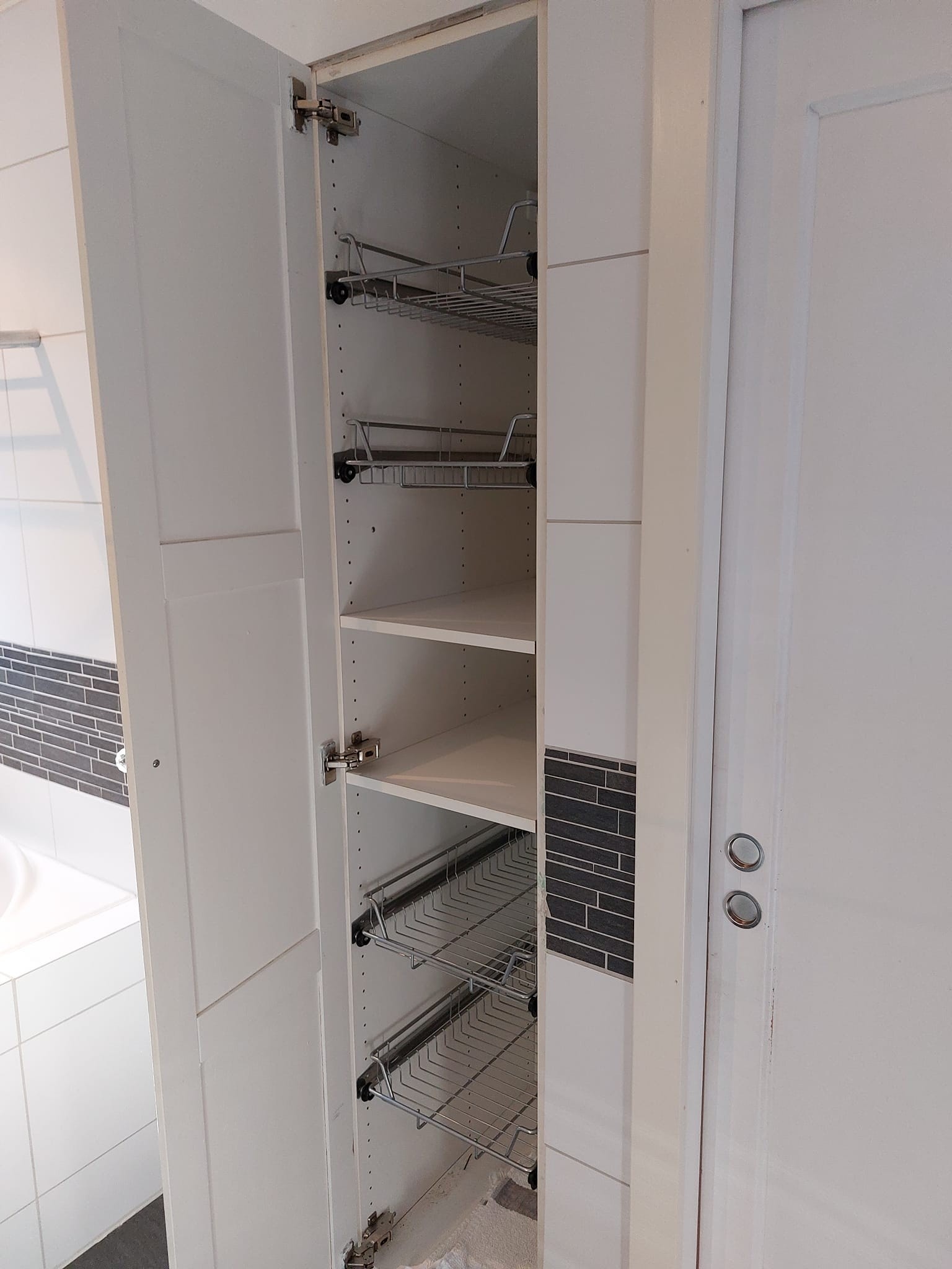 Toalett 2'etasje,- skapplass Galleribilde
