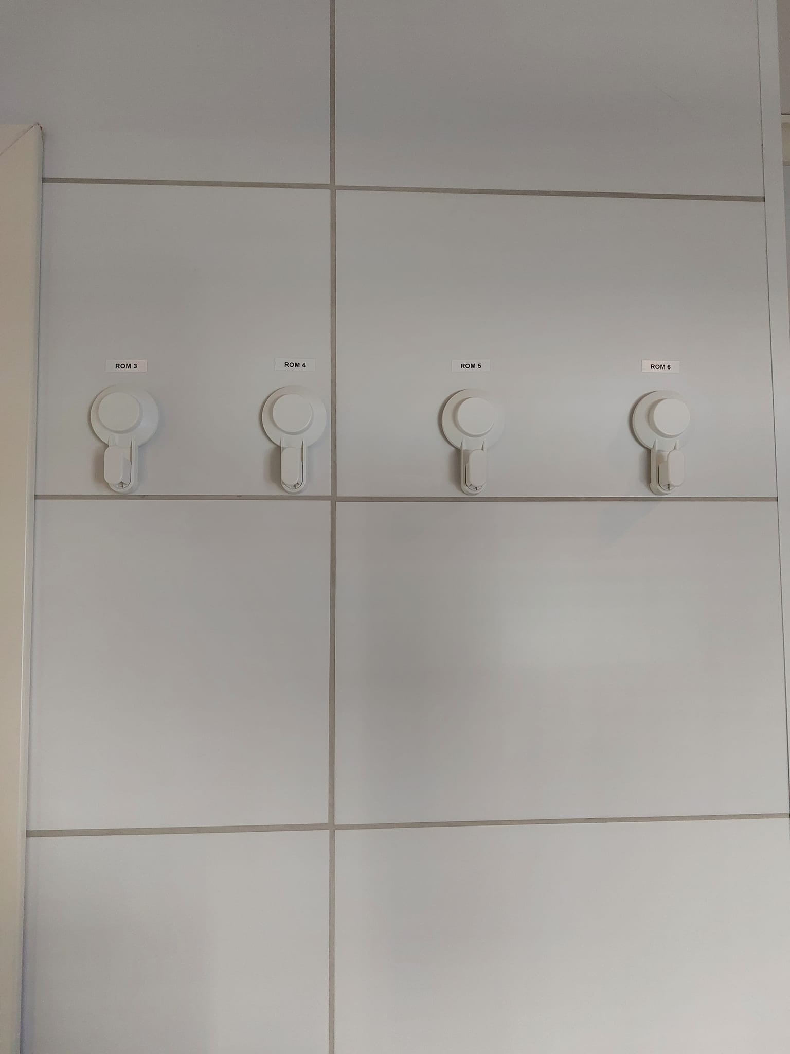 Toalett 2'etasje,- knagger Galleribilde