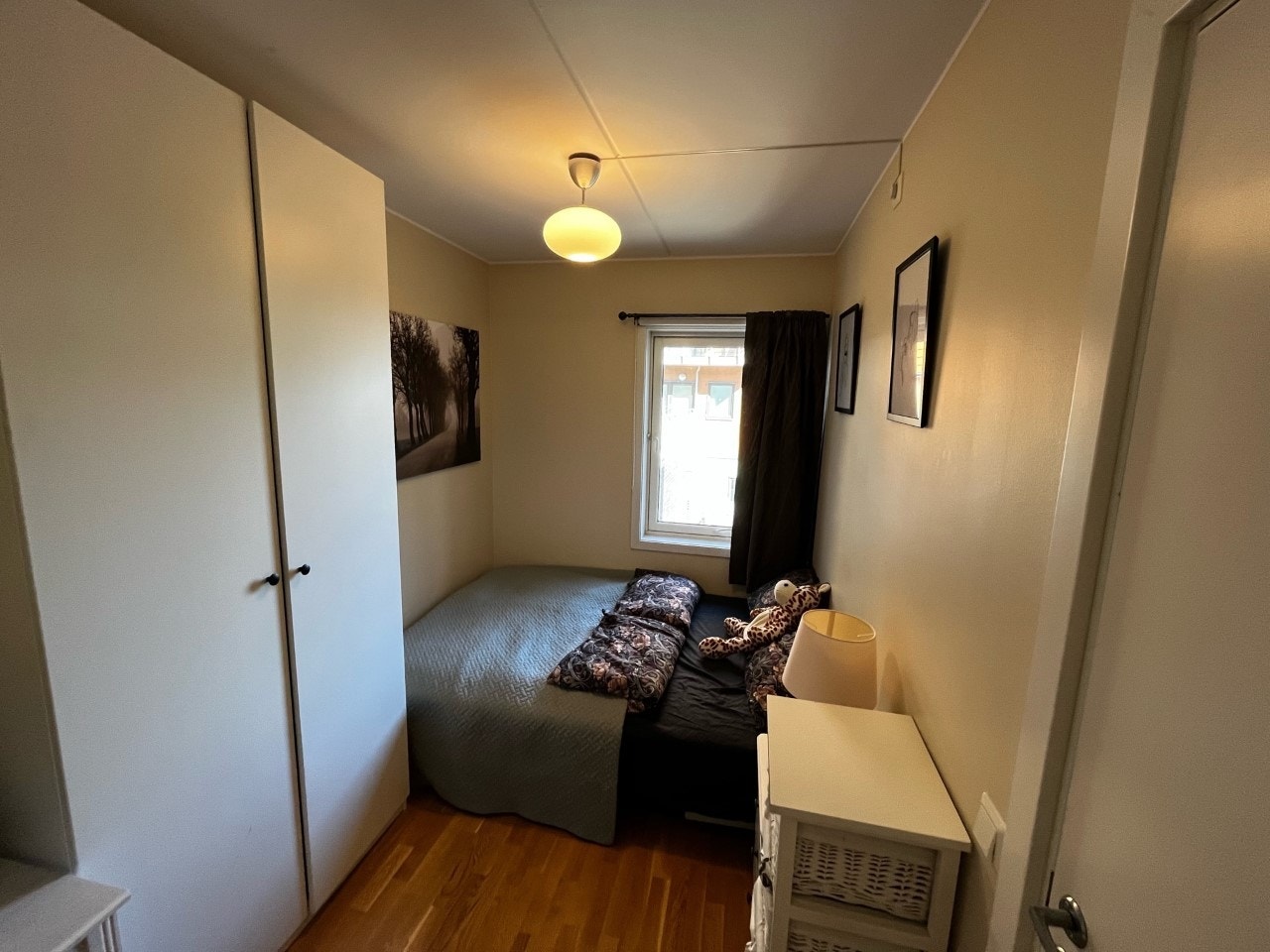 Soverom 2 er en del mindre enn soverom 1 og er på 7.5kvm2 Galleribilde