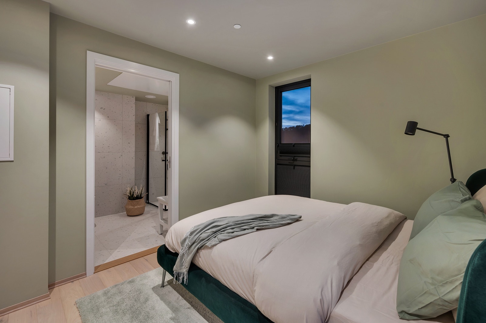 Og trenger noen å overnatte så kan de gjøre det i dette hyggelig soverommet.i fellesstua Galleribilde