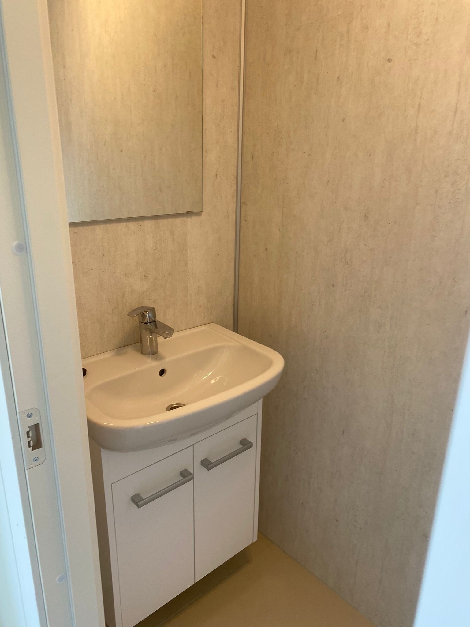 Toalett 2. Vask og toalett (varme i gulv) Galleribilde