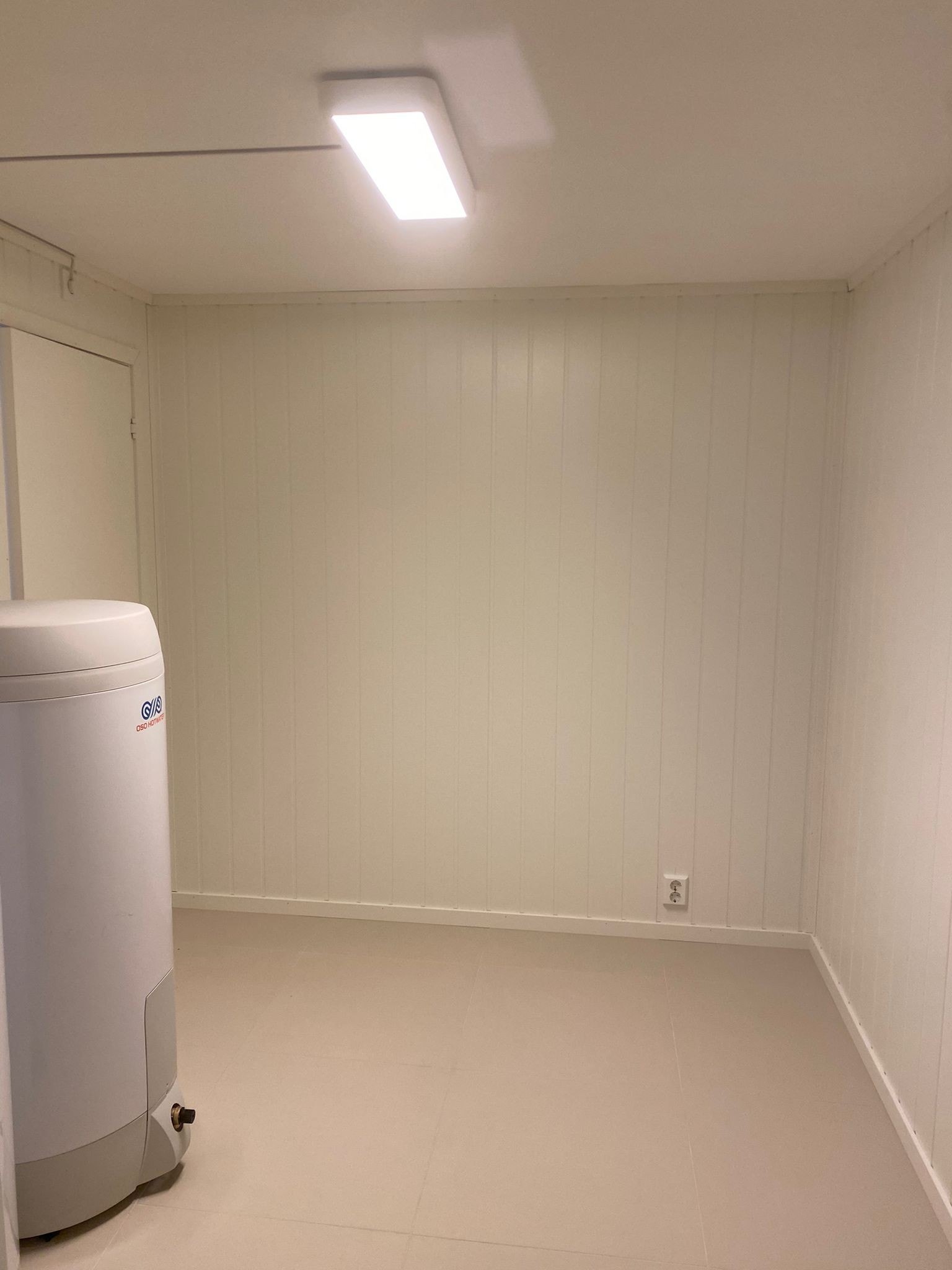 Vaskerom med varmtvannsbereder (varme i gulv) Galleribilde