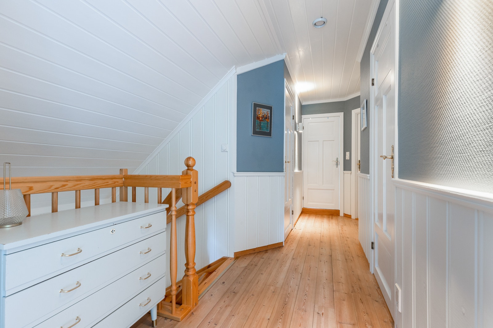 Gangen oppe hvor det er 3 soverom. Galleribilde