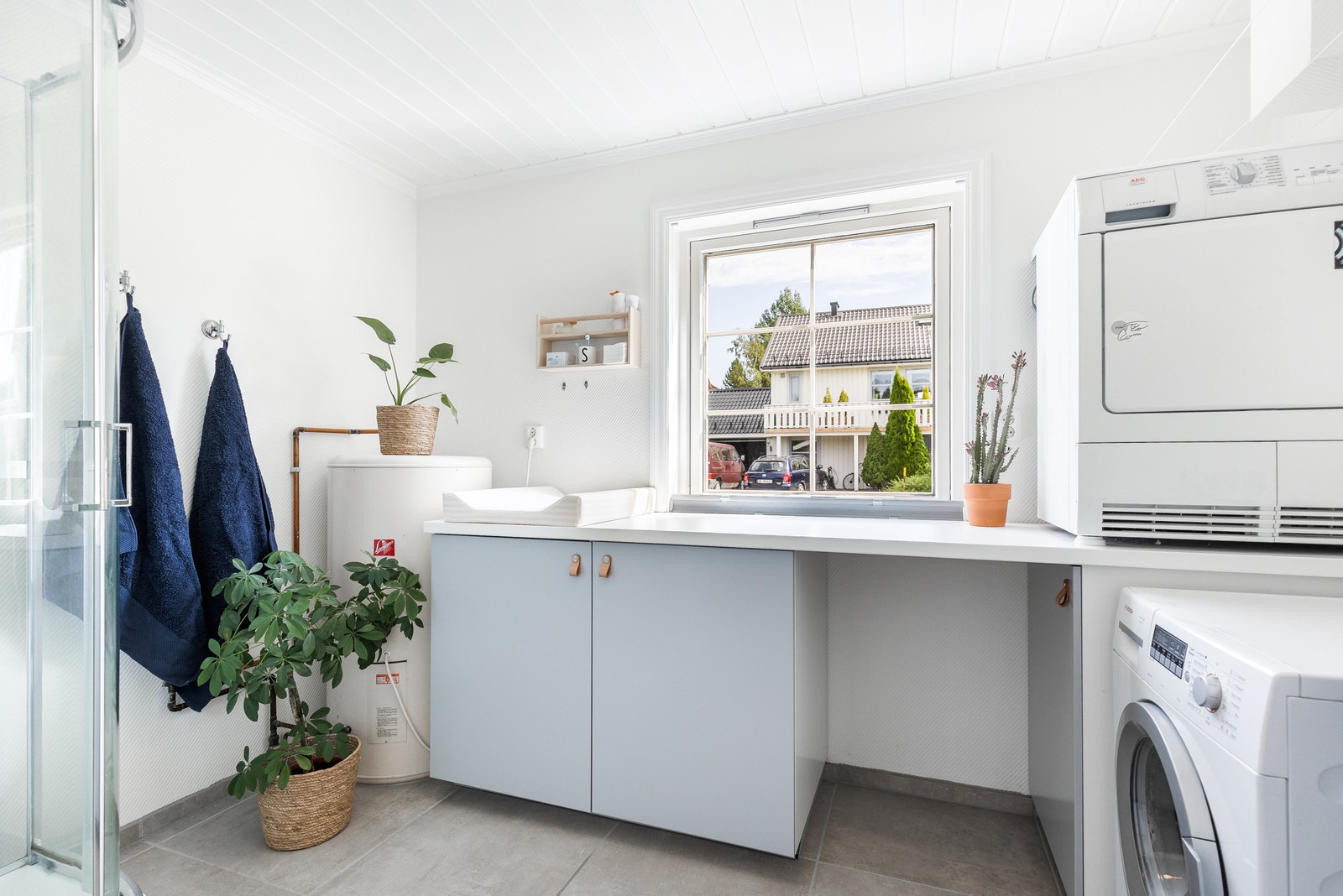 Vaskerom i 1 etasje med dusj Galleribilde