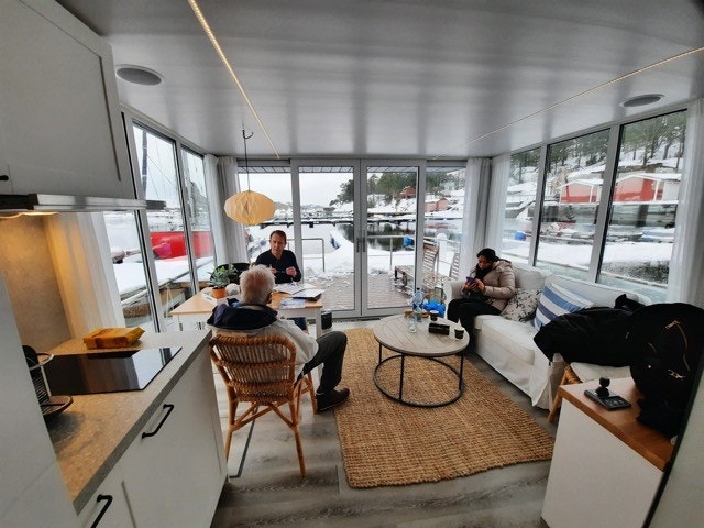 Fra stue/kjøkken. Panoramavinduer. Galleribilde