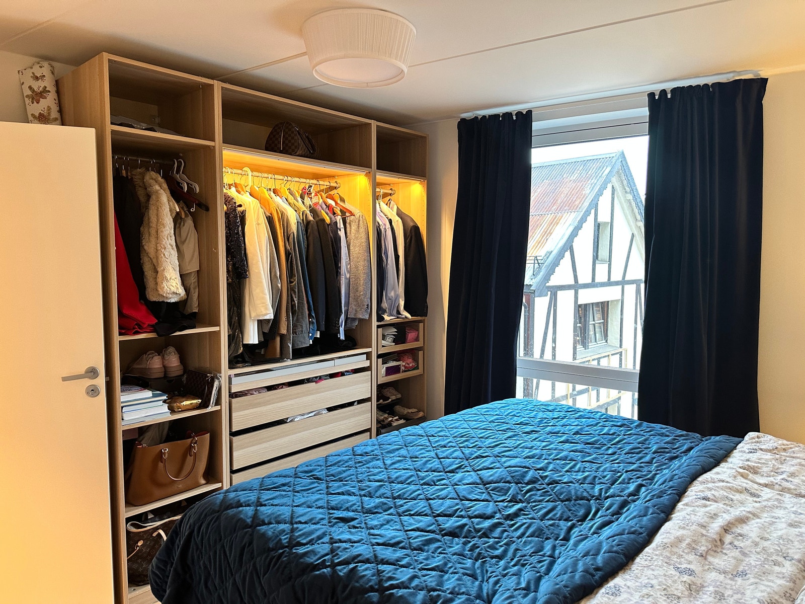 Hovedsoverom med garderobe. Privat bilde Galleribilde