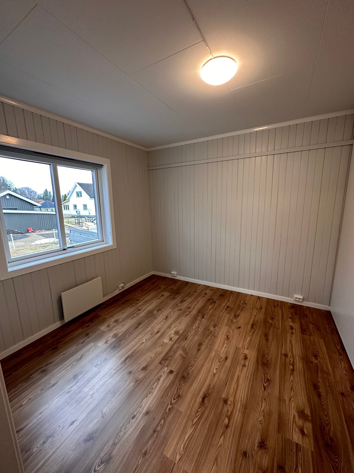 Sov 1 vindu mot vest Galleribilde