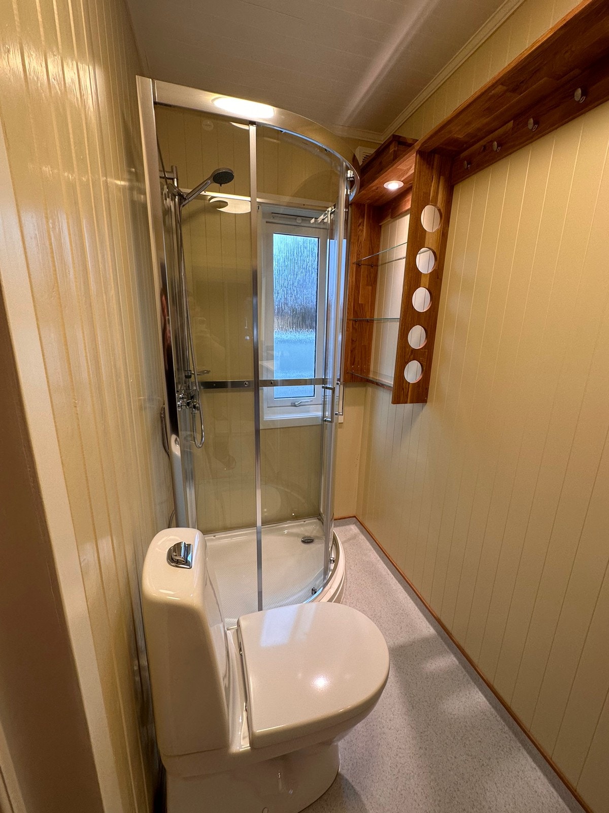 Bad sett fra dør til sov 2 Galleribilde