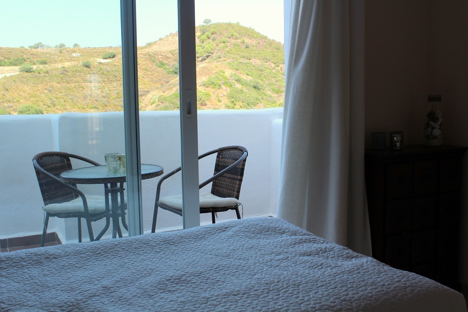 Soverom med egen liten terrasse Galleribilde