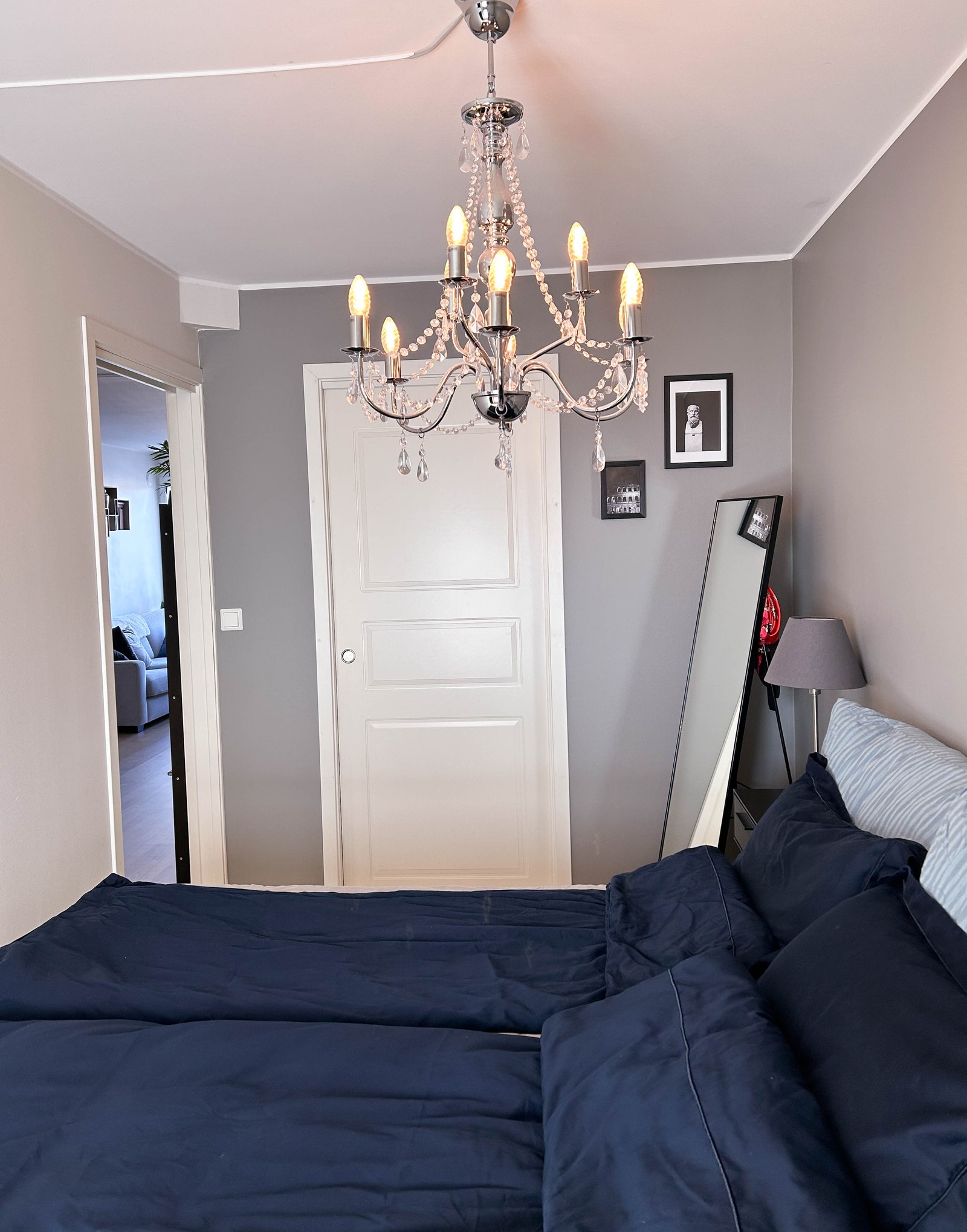 Skyvedører i hele leiligheten Galleribilde