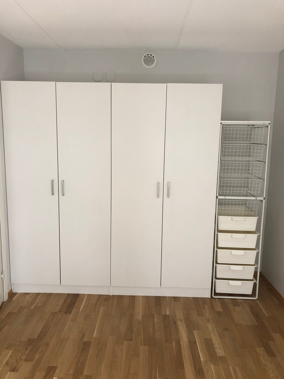 garderobe soverom Galleribilde