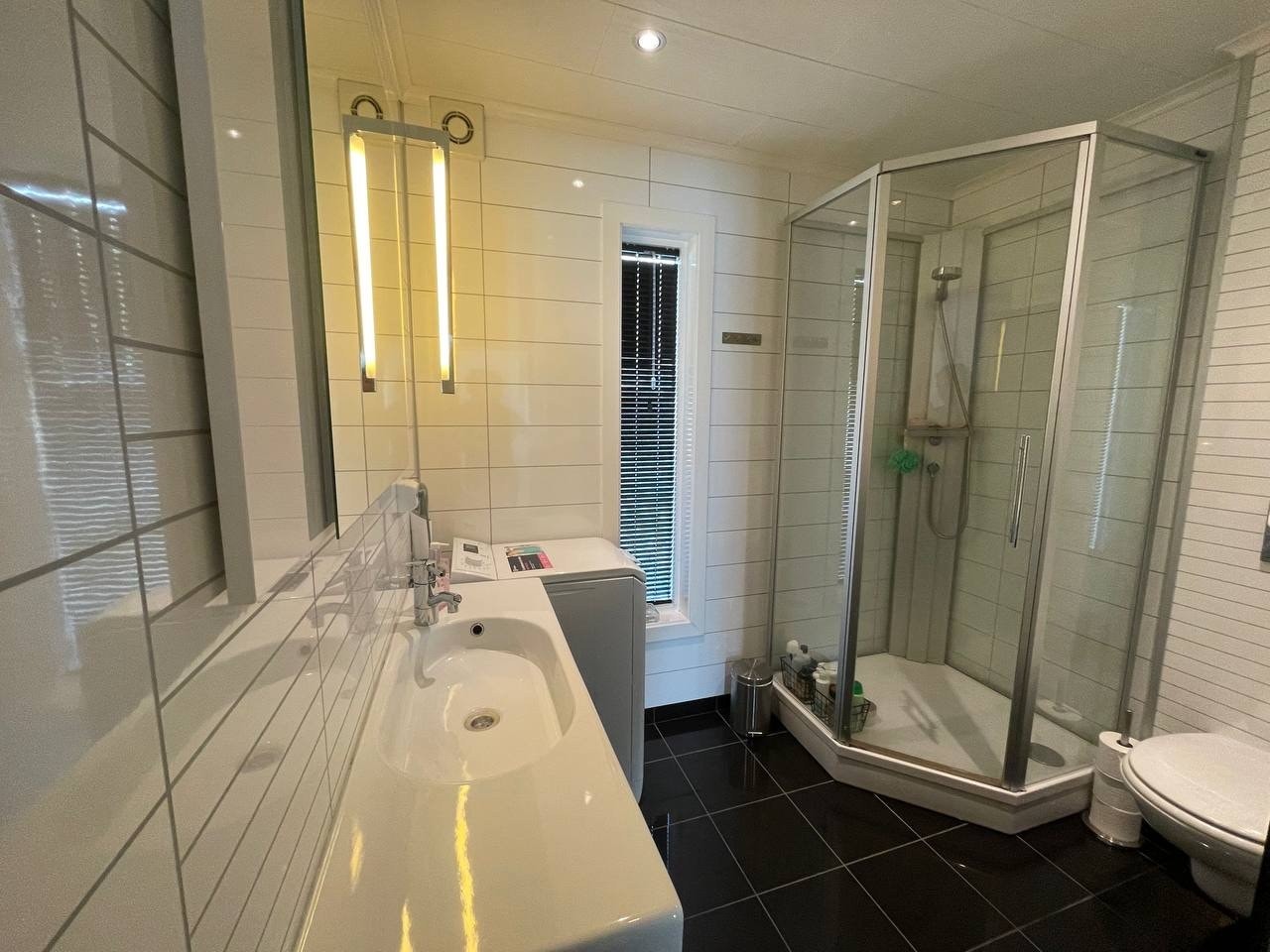 Flislagt bad Galleribilde