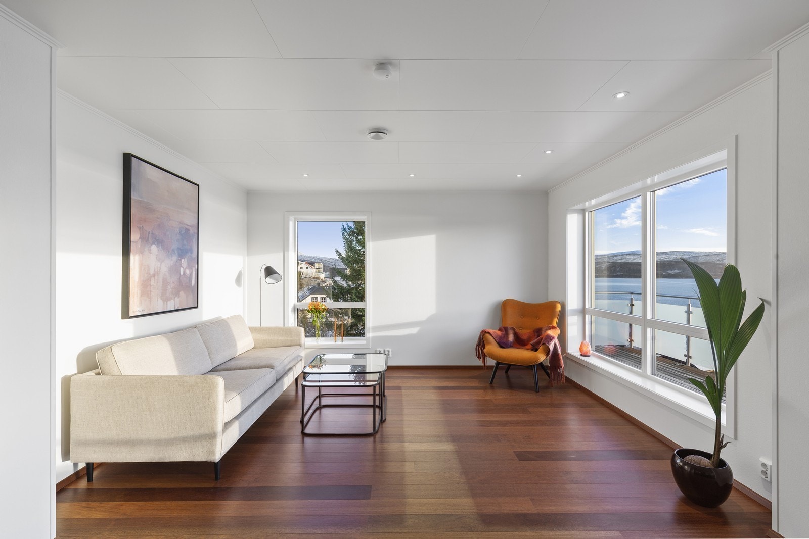 Stor og lys stue Galleribilde