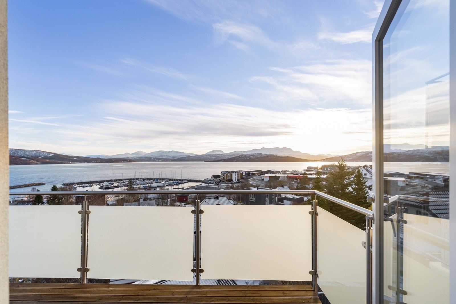 Sørvendt balkong med utsikt Galleribilde