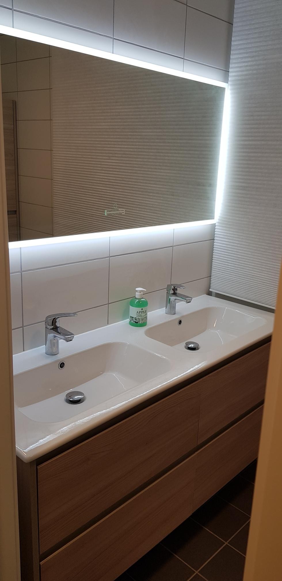 Nytt baderom med dusj. Galleribilde