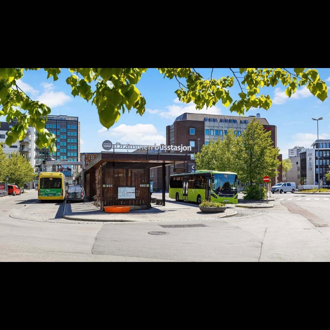 Drammen busstasjon 3-4 min unna Galleribilde