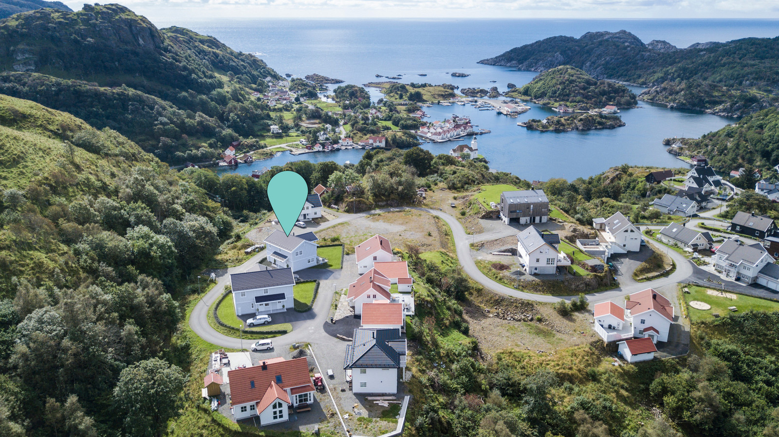 Dronefotoillustrasjon av bolig plassert på tomt, bolig markert