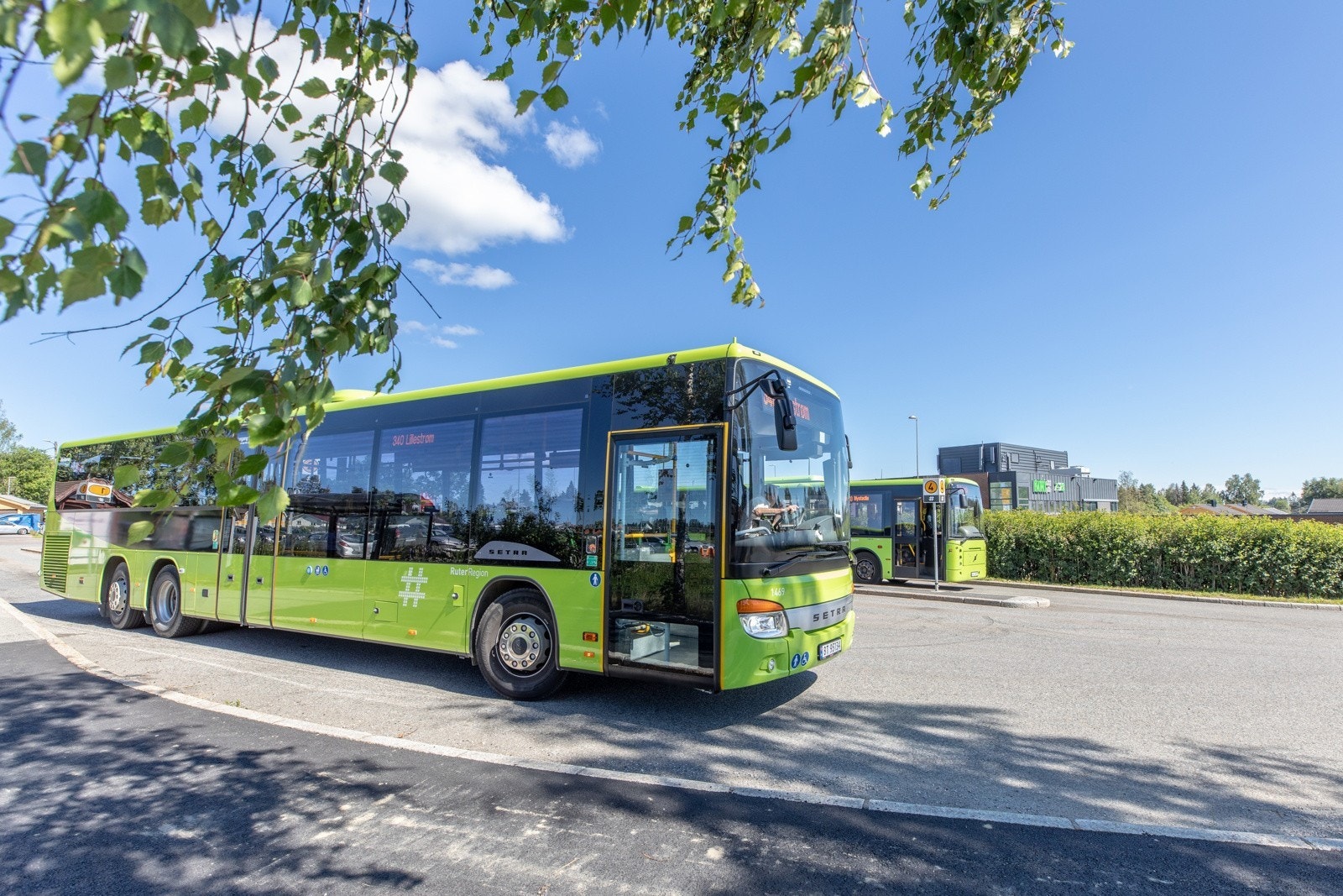 Fra Skedsmokorset busstasjon tar det ca. 35 minutter til Oslo bussterminal. Galleribilde