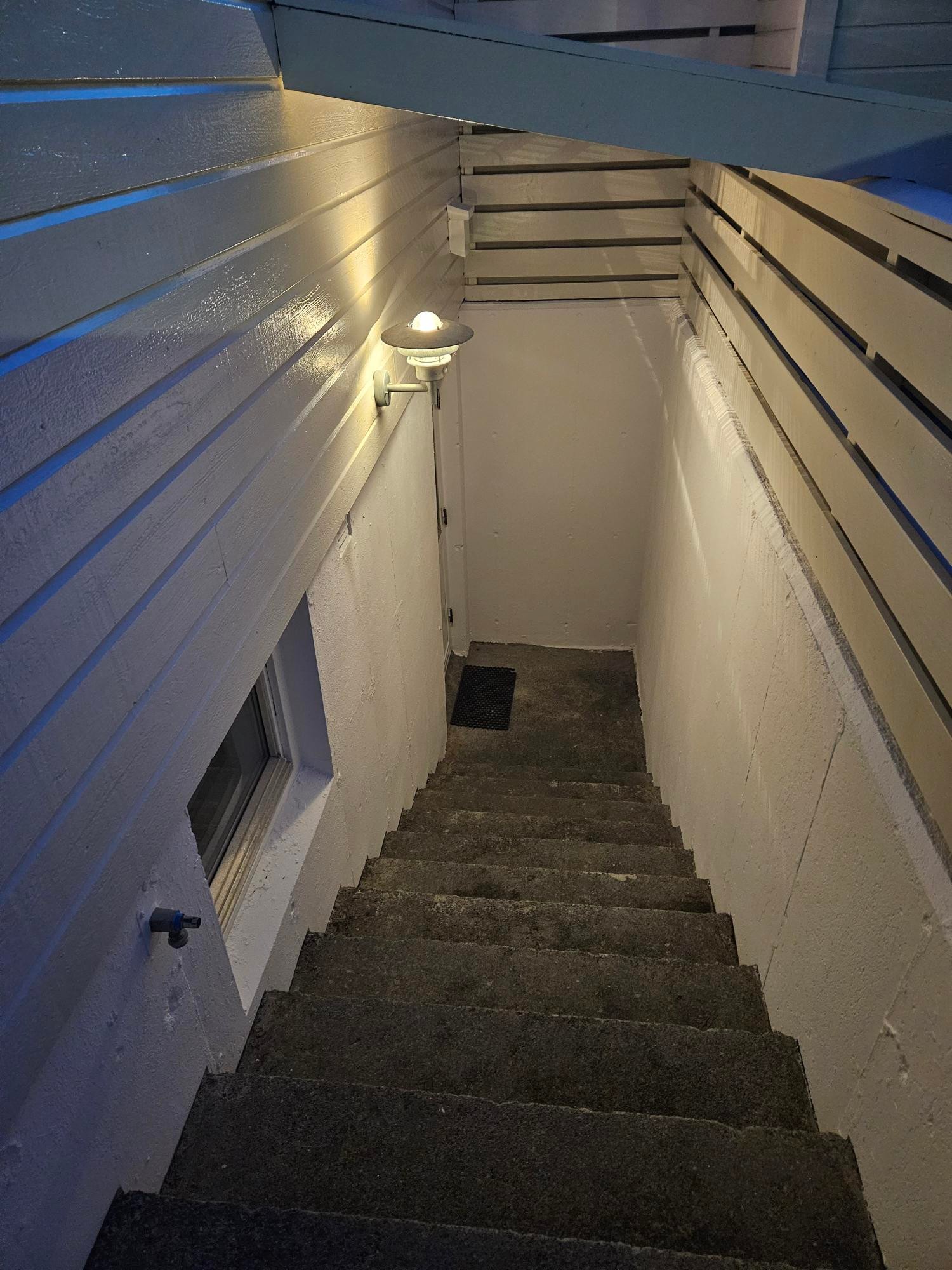 Inngang med tak Galleribilde