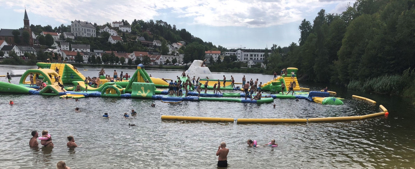 Tvedestrand by har flott aktivitetsmorro på innsjøen i sentrum som er gratis Galleribilde