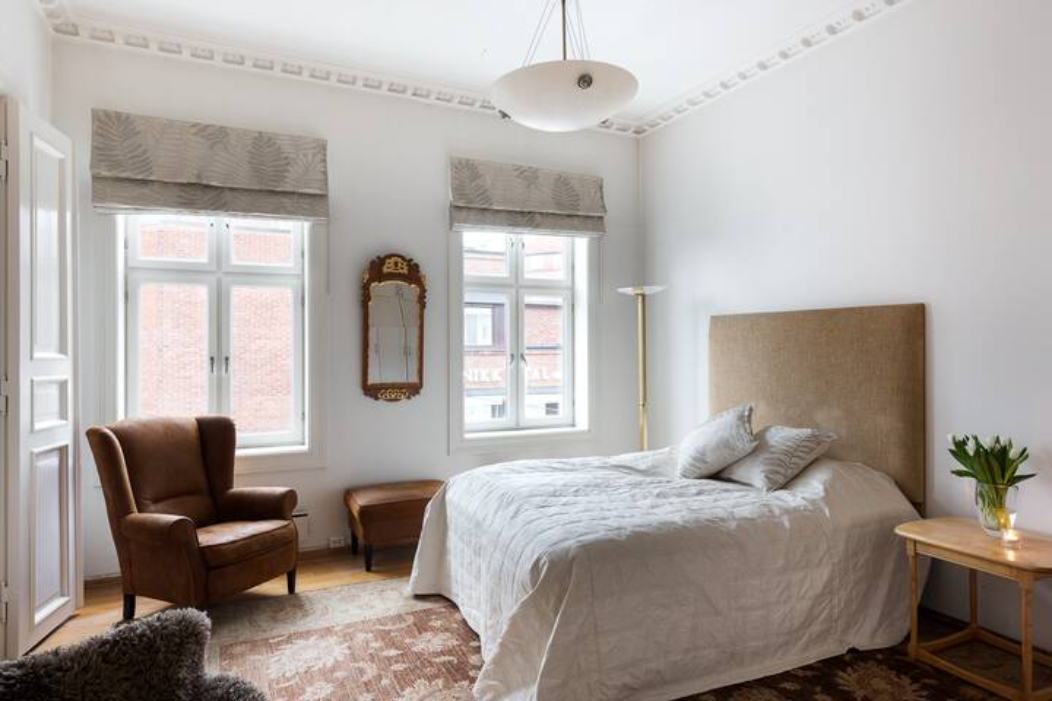 Lekker dobbeltseng i begge soverom - det ene soverommey\t med trippel skapseksjon med god lagringsplass Galleribilde