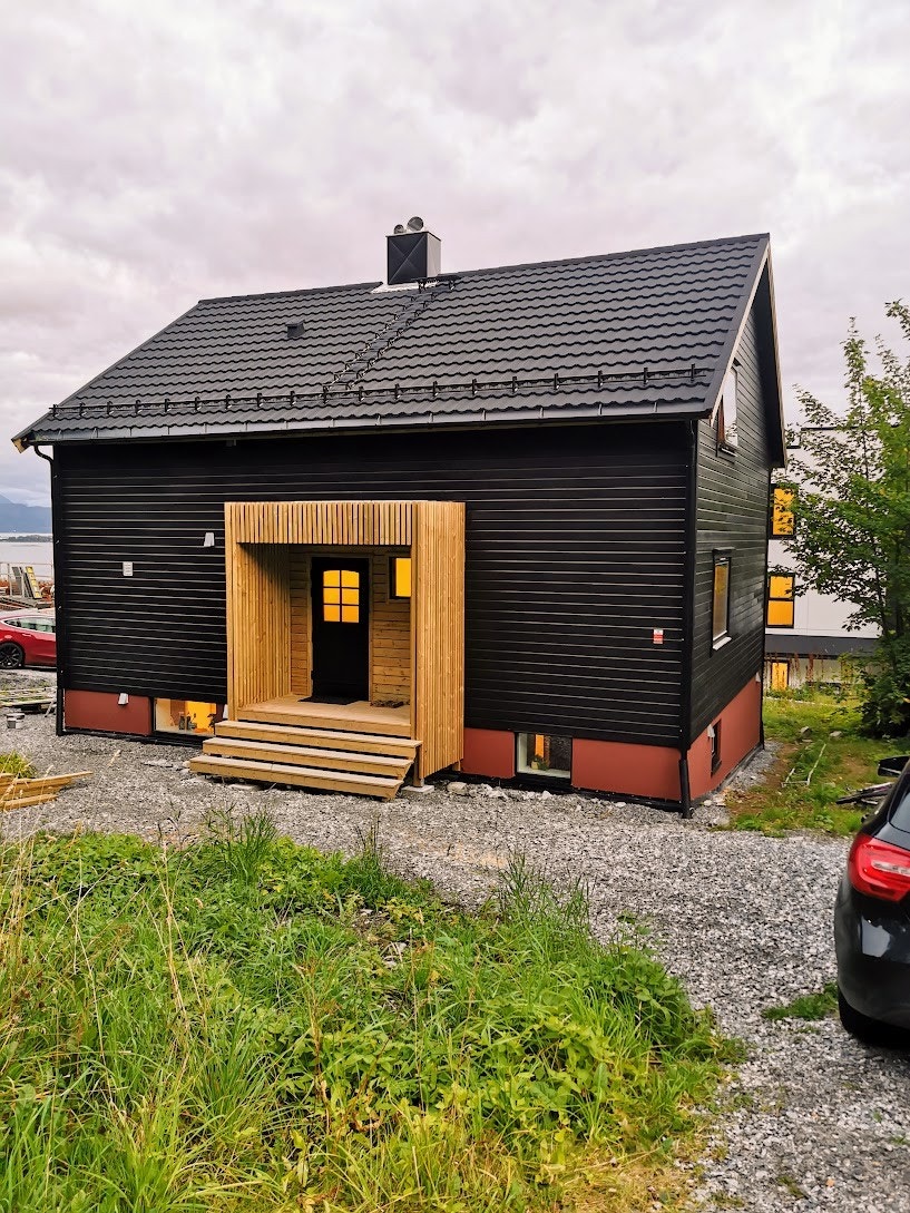 Huset (egen inngang til kollektivet på siden) Galleribilde