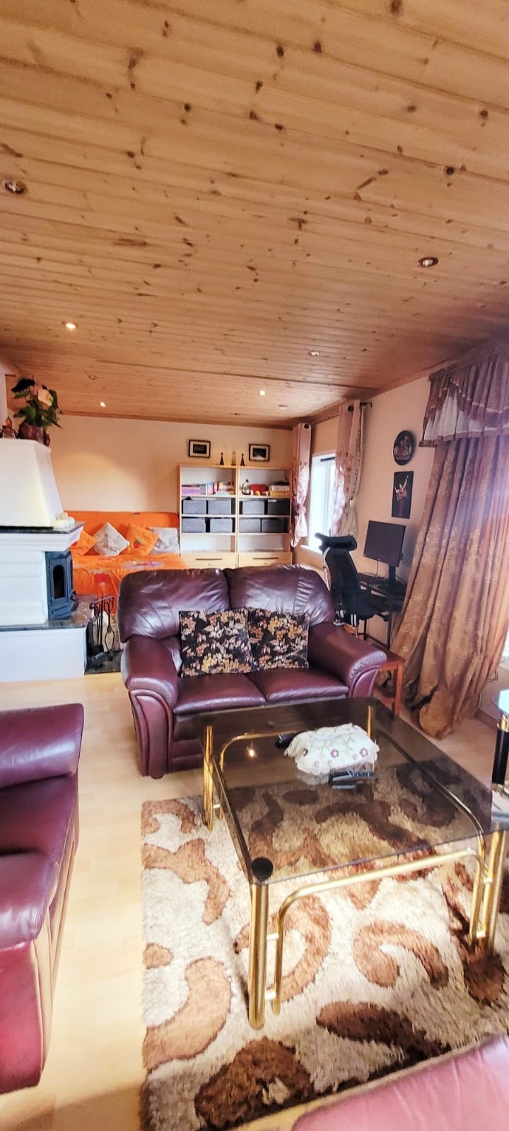 Stue m. peis Galleribilde