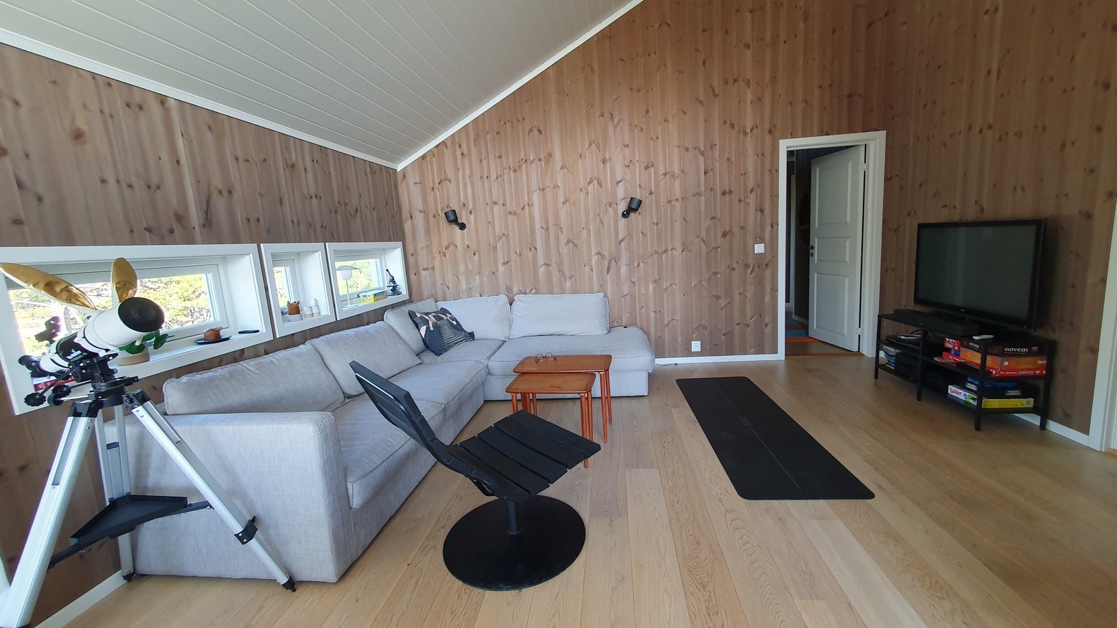 Stue med tv uten tv-signaler Galleribilde