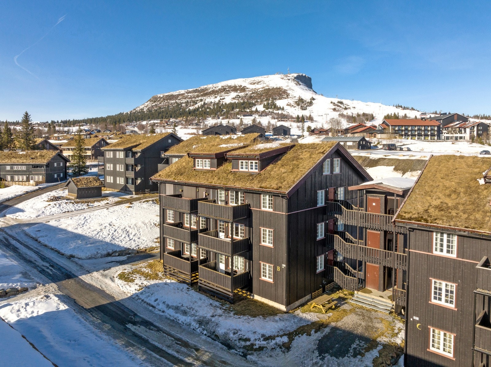 Fra leiligheten har man flotte utsiktsforhold mot Skeikampen Galleribilde