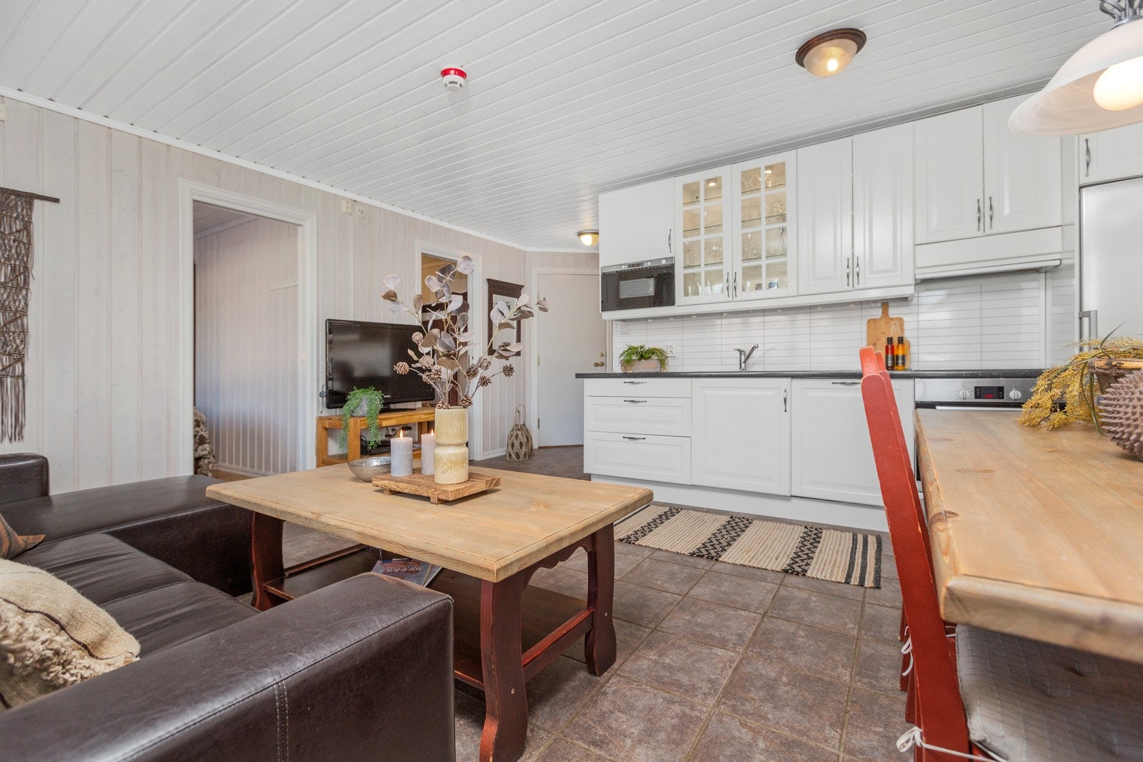 Det er behagelig gulvvarme på stue og kjøkken Galleribilde