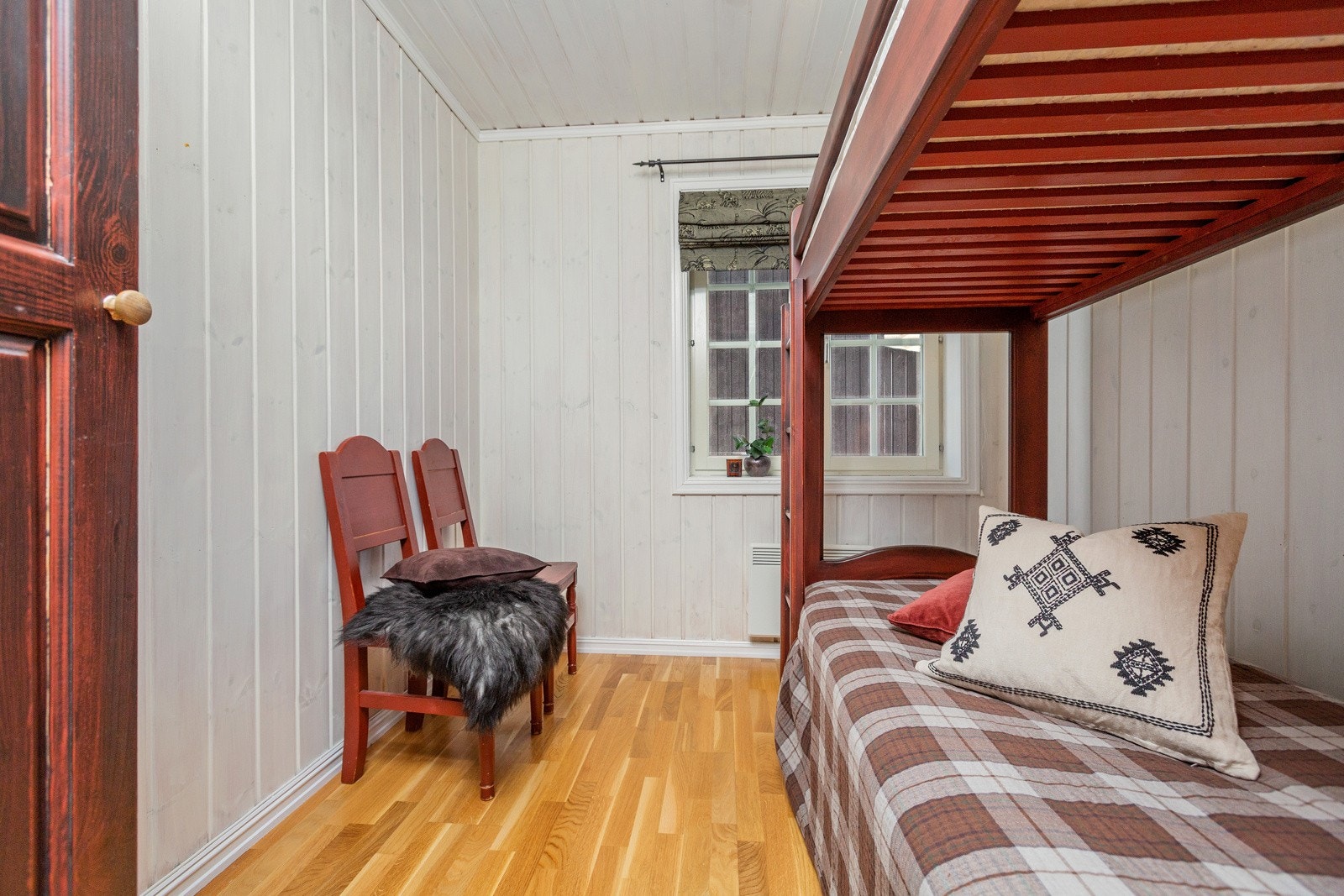 Soverom 2 - med plass for køyeseng og skapløsning Galleribilde