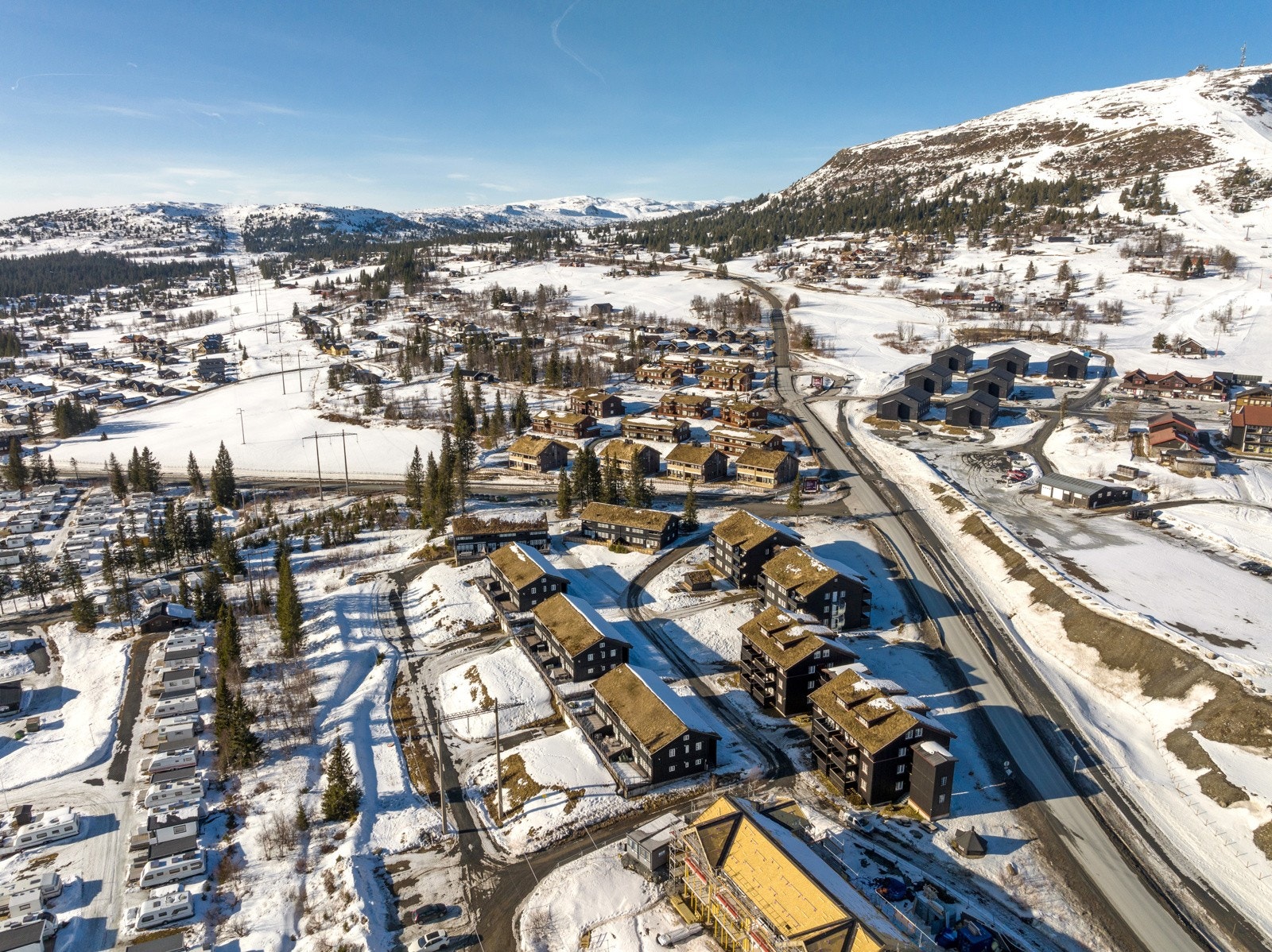 Det er bl.a gangavstand til golfbanen og alpinanlegget Galleribilde