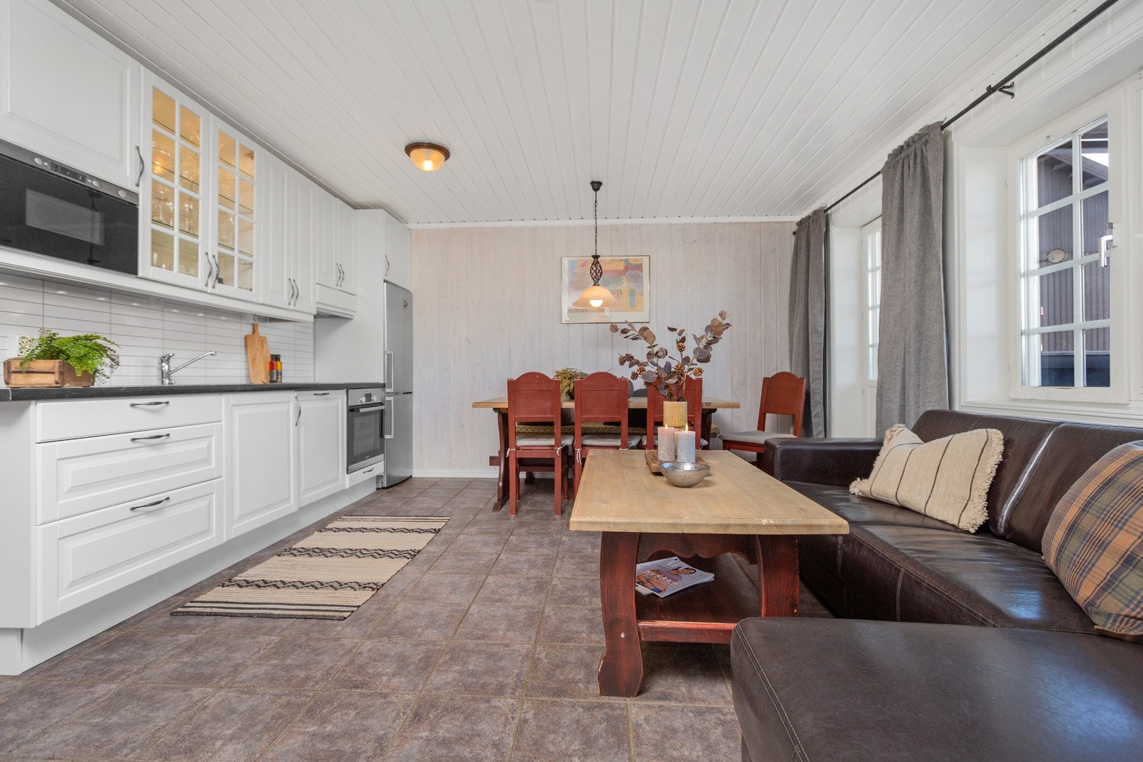 Her er det plass for sofa- og spisegruppe Galleribilde