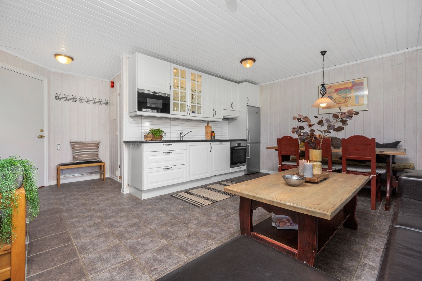 Det er behagelig gulvvarme på stue/kjøkken Galleribilde