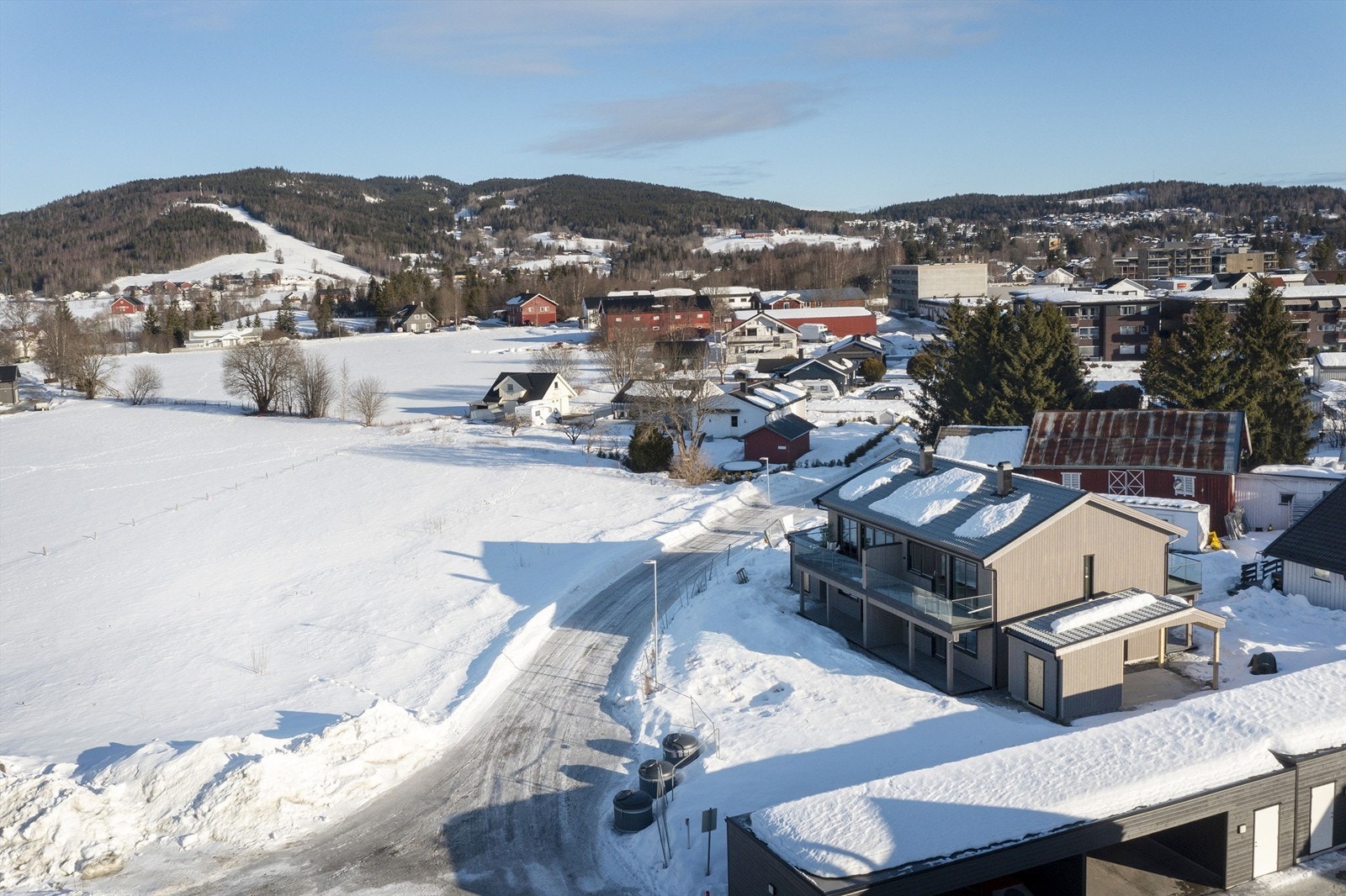 Tomten vil til våren bli ferdig planert og isådd gress Galleribilde