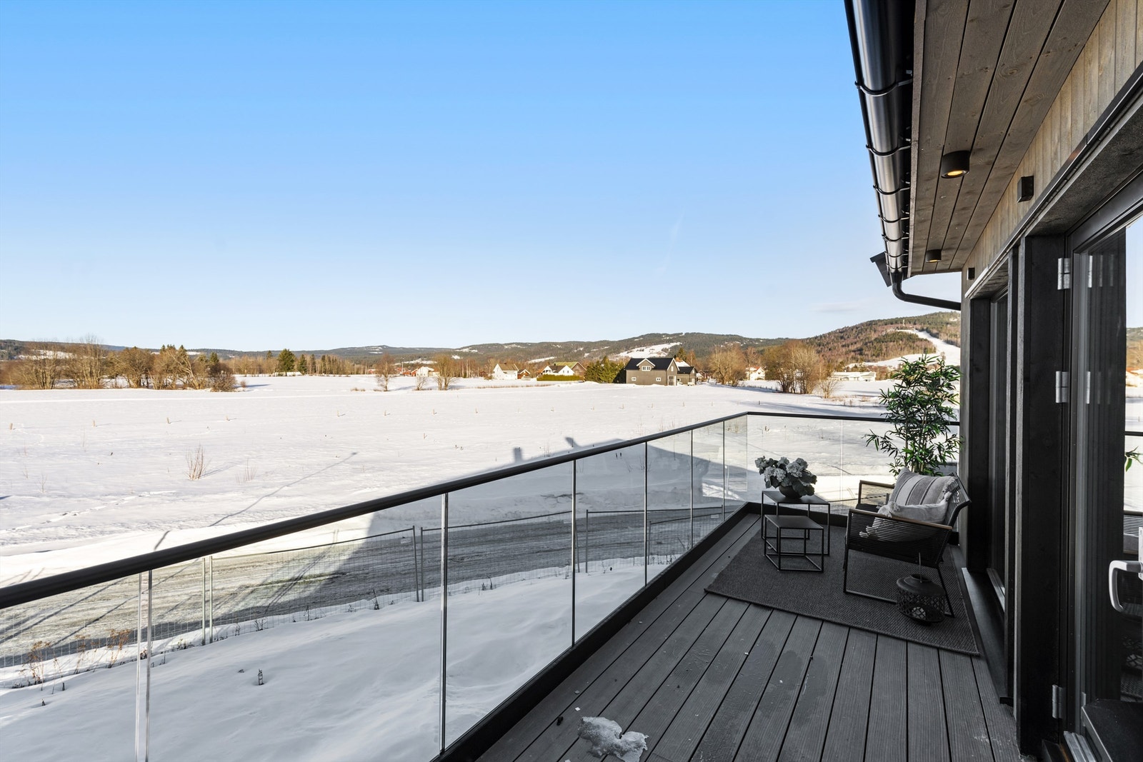 Balkongen blir en naturlig forlengelse av stuen på sommertid Galleribilde