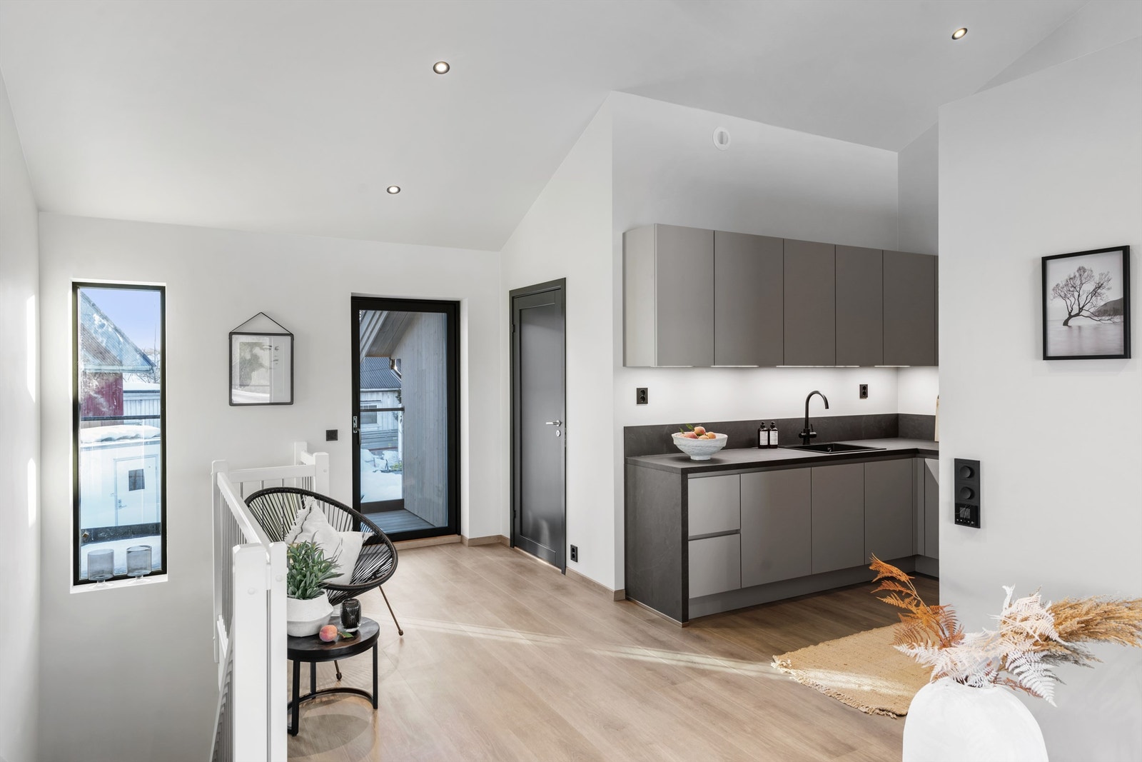 Utgang fra kjøkkenet til ytterligere en balkong Galleribilde