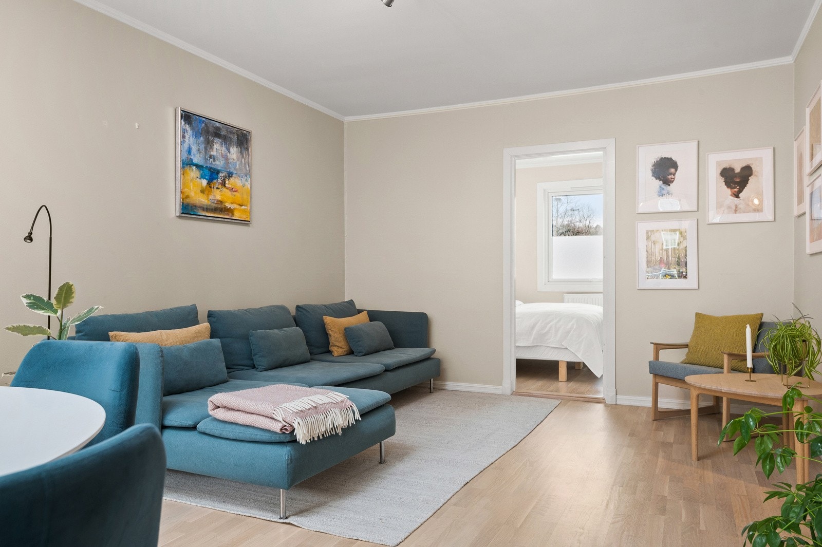 God plass til både spisestue og sofagruppe. Galleribilde