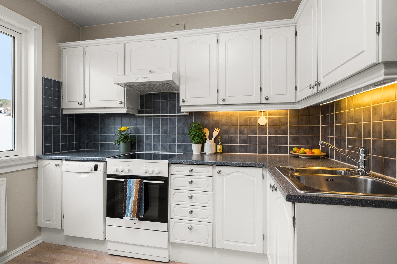 Hvitevarer på kjøkken medfølger. Galleribilde