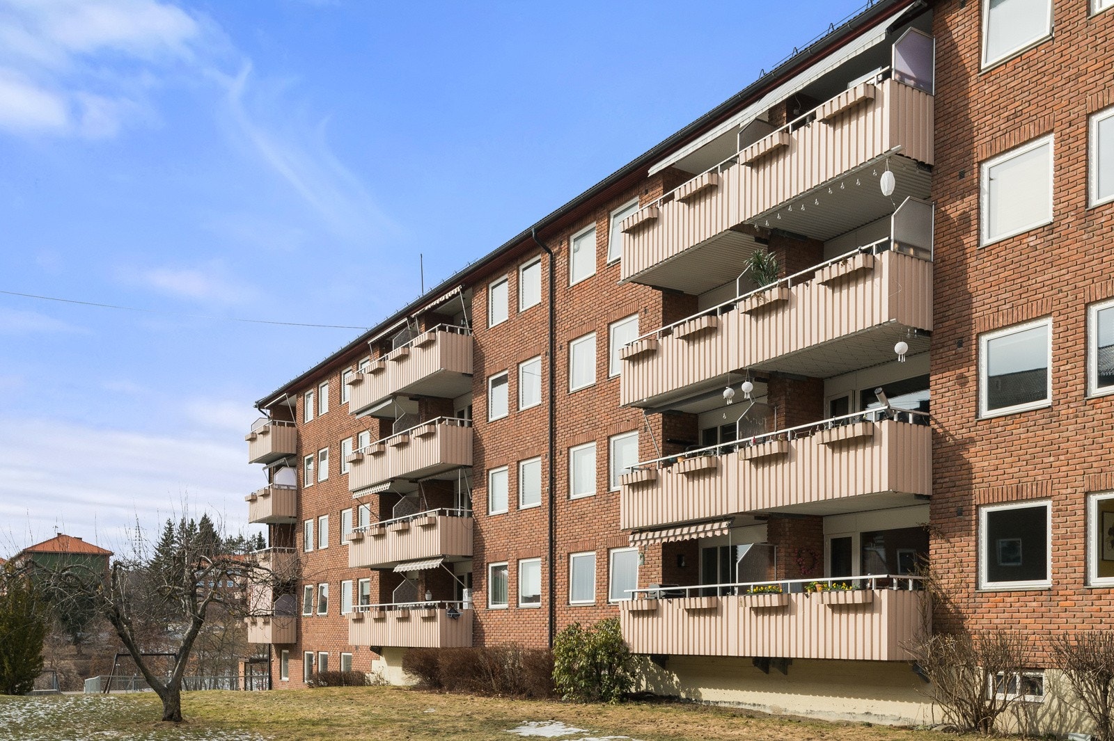 Fasade. God intern beliggenhet. Galleribilde