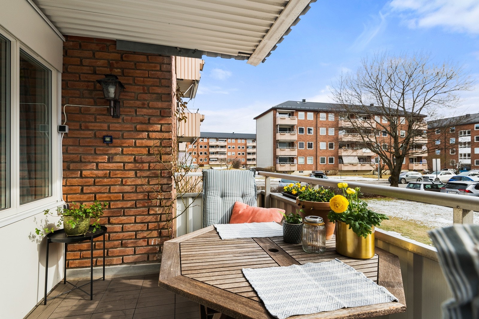 God plass til sittegruppe og grill. Galleribilde