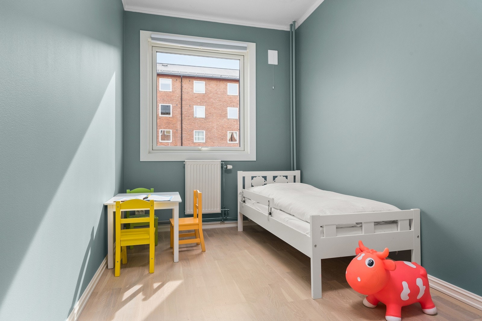 Soverom 2 med plass til seng og garderobe. Galleribilde