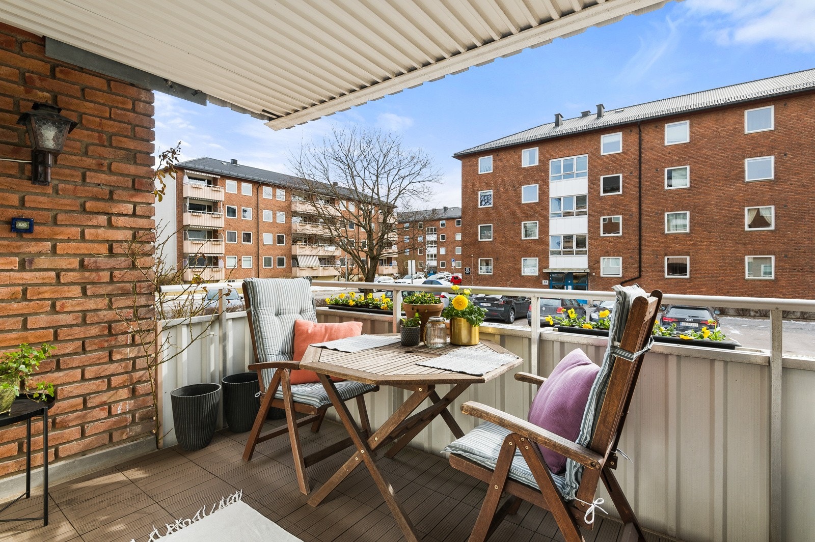 Fra stuen er det utgang til en solrik, sydvendt balkong. Galleribilde