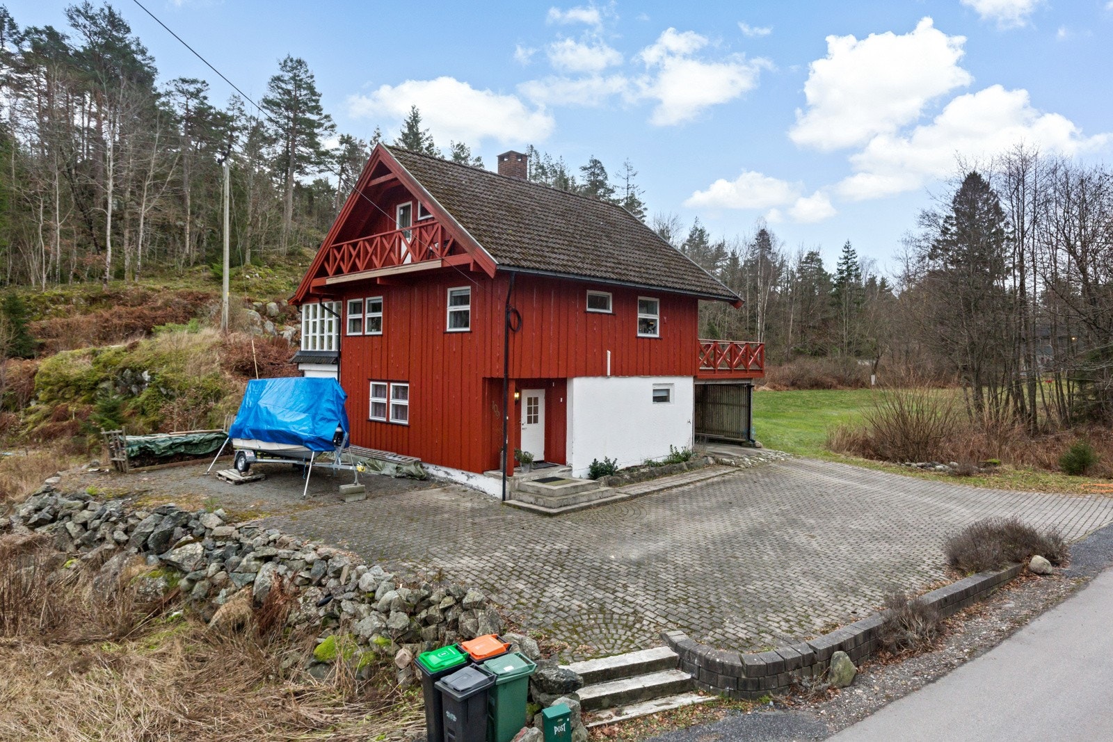 Boligen ligger usjenert og solrikt til ved Brevikstrand Galleribilde