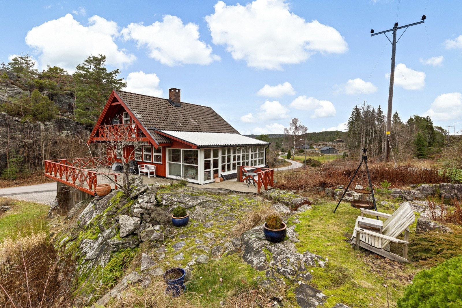 Usjenert enebolig i idylliske omgivelser - 4 soverom - 3 stuer - 2 bad - vinterstue - naturtomt Galleribilde