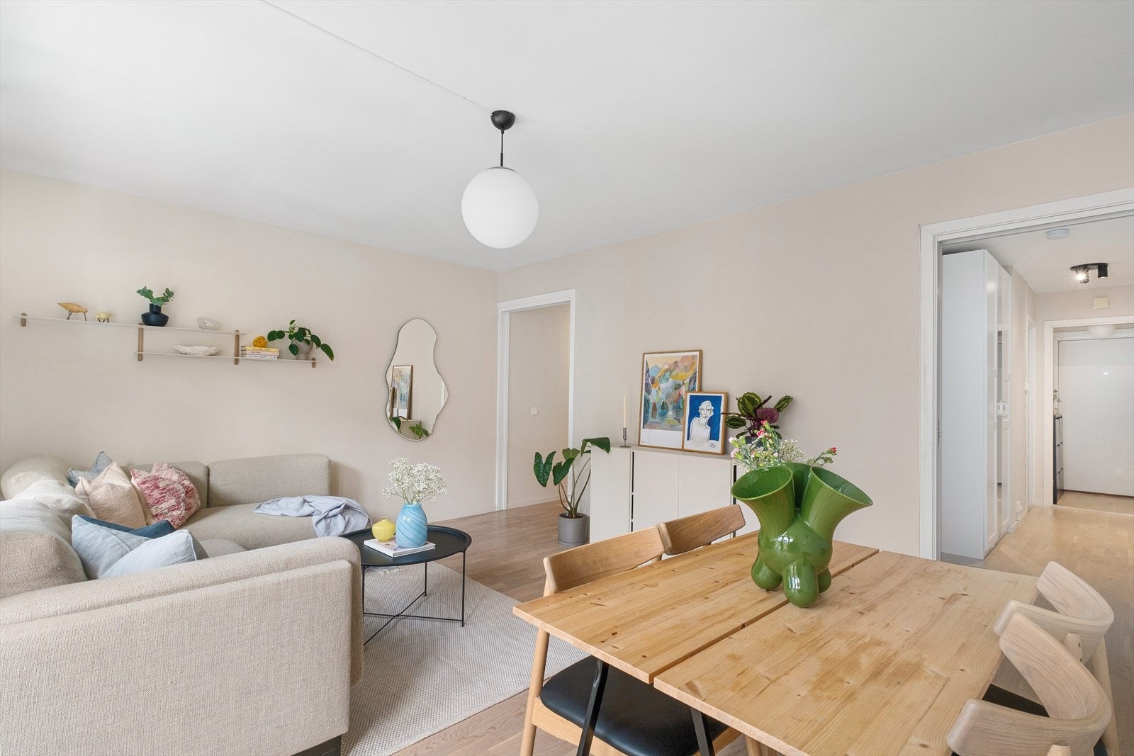 Rommet har en planløsning som gjør det enkelt å innrede Galleribilde